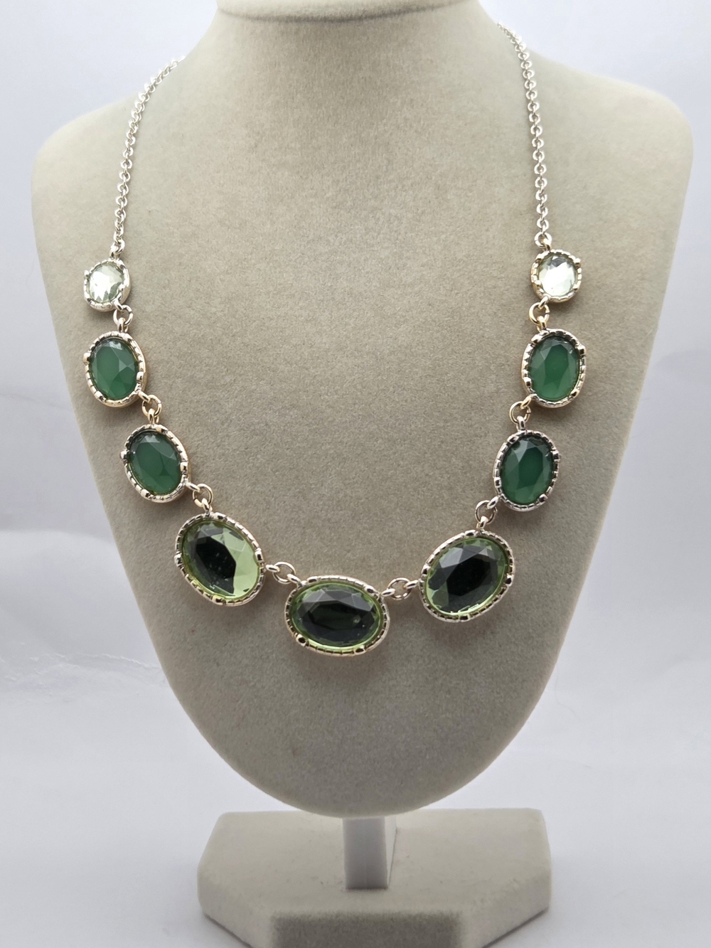 SAQ Silver Tone Green Faceted & Opaque Resin Gem Statement Necklace 16-20"